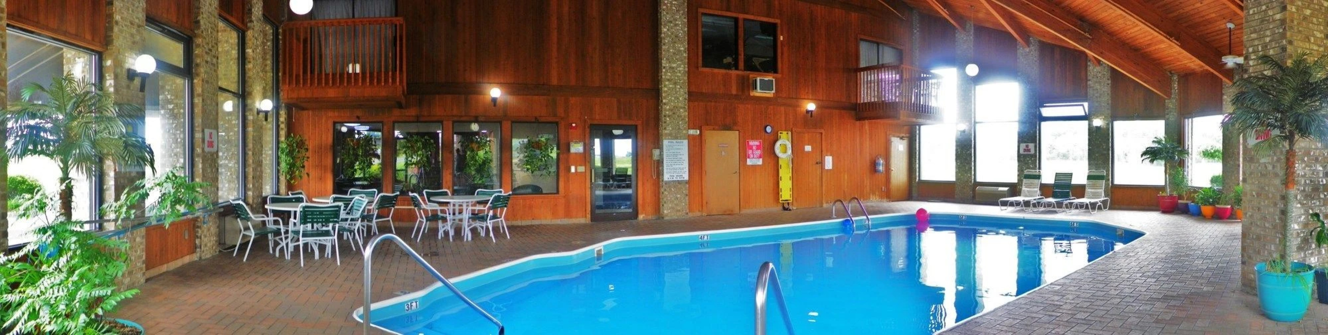 Royalton Inn & Suites