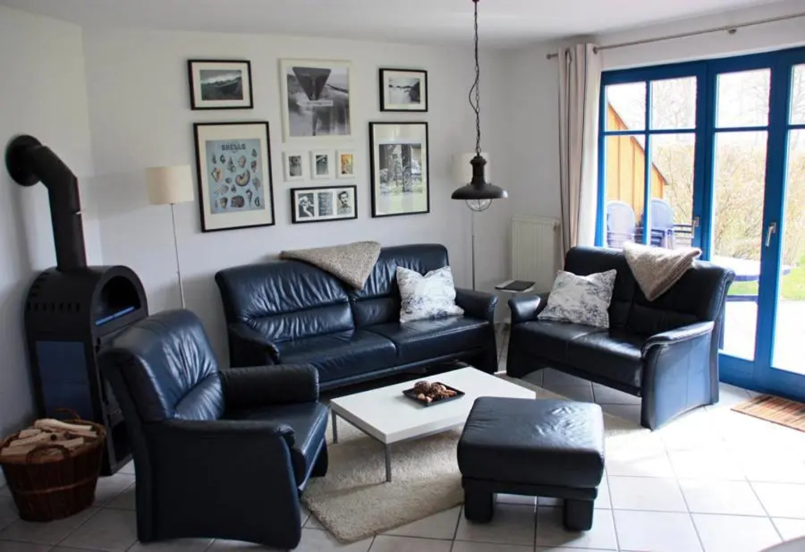 Komfortables Reetdachferienhaus Hasel 1