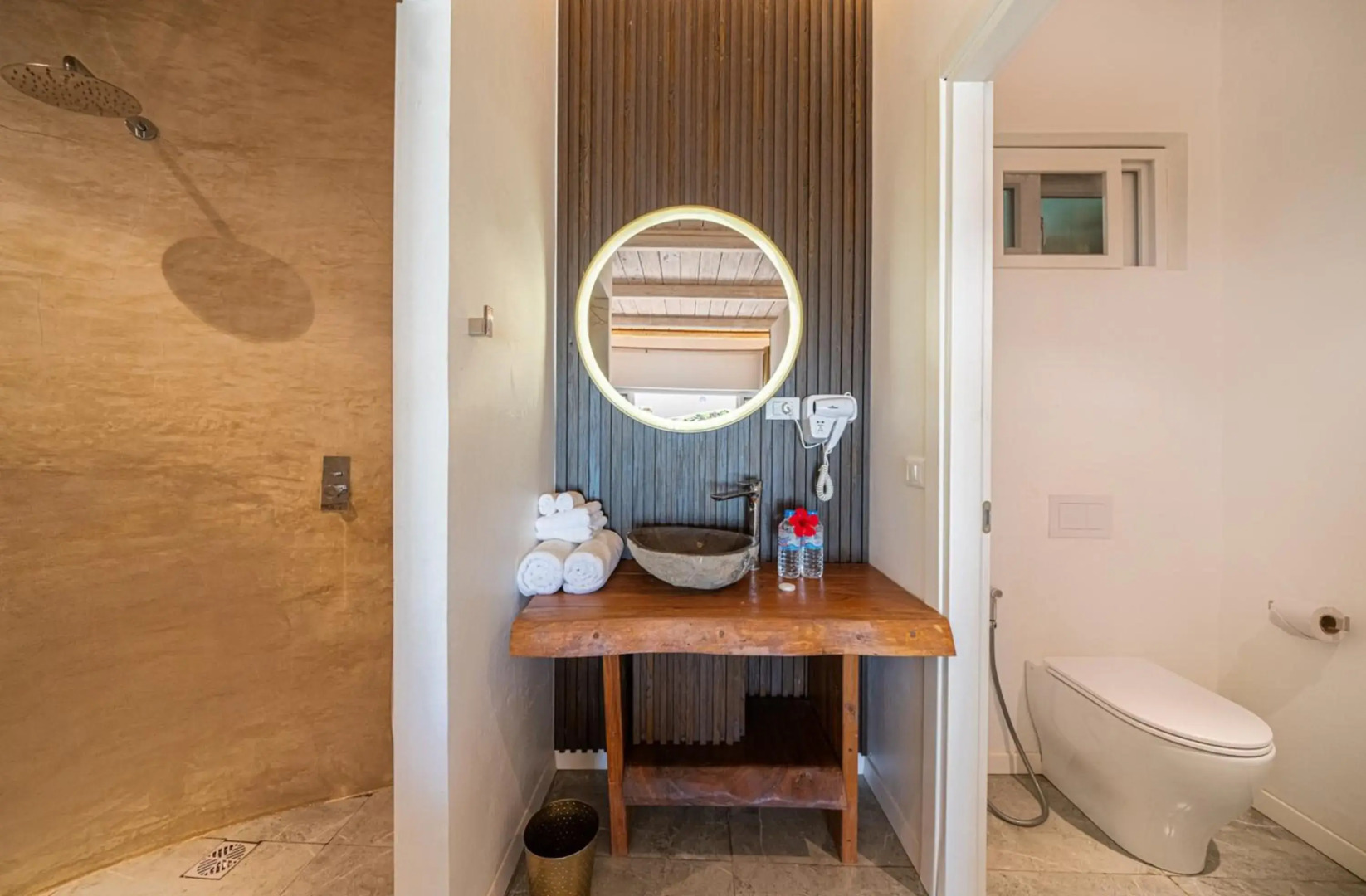 Coral Rocks Hotel & Restaurant