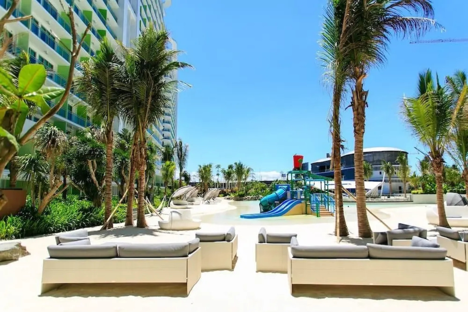 Azure Urban Resort HostedbyCes