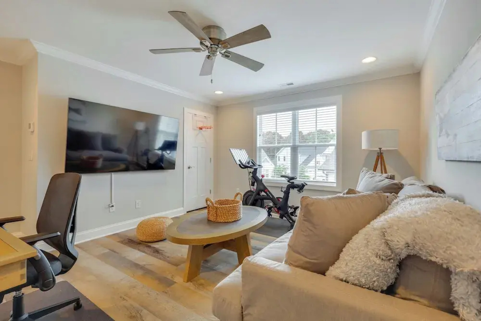 Spacious Home w/ Screened Patio in Wilmington!