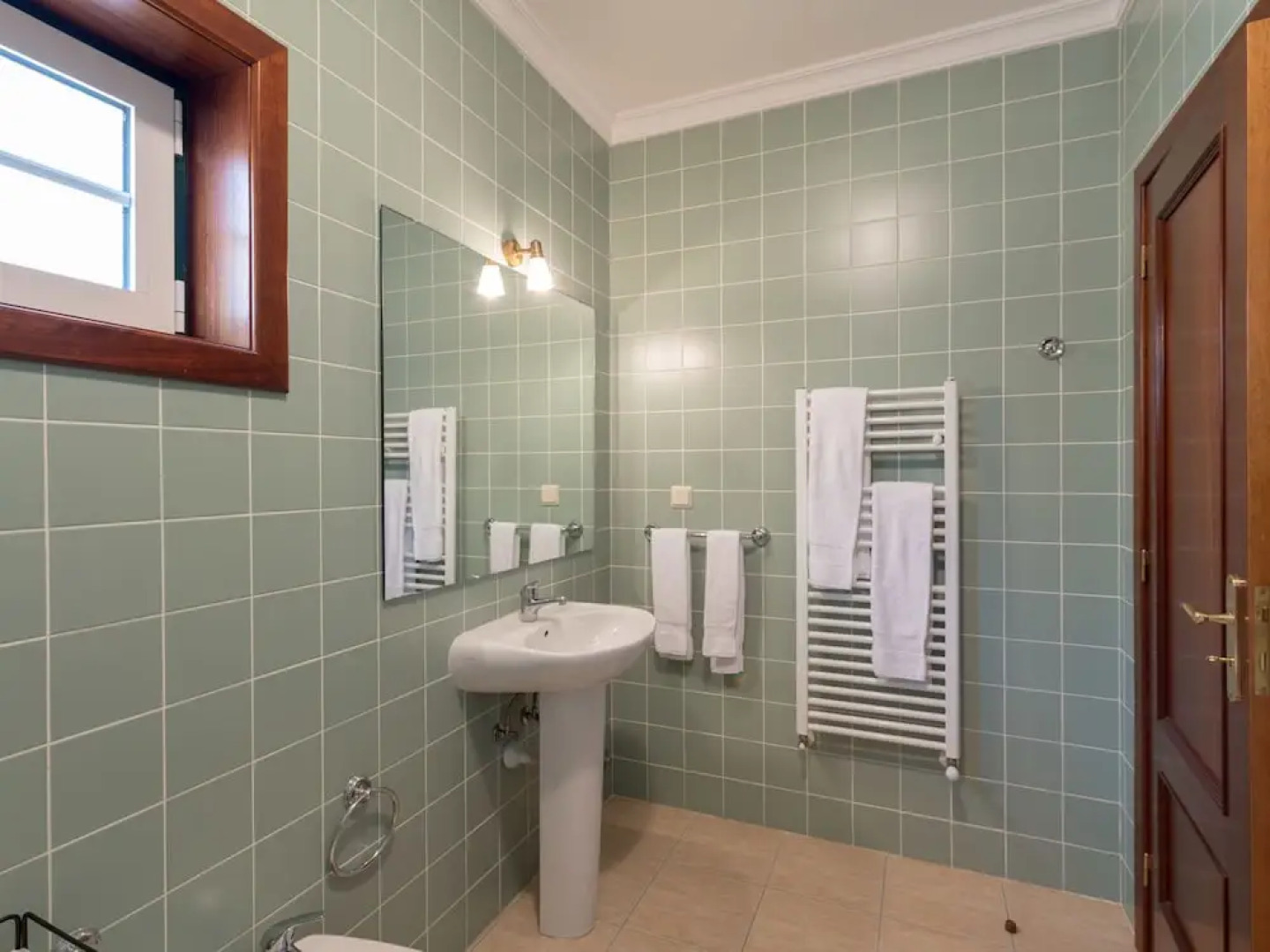 Cozy Cottage in Vila Flor With Swimming Pool