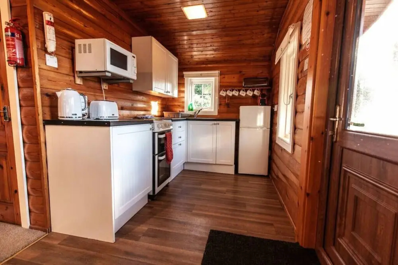 Brenin 3 Bedroom rural wood Lodge