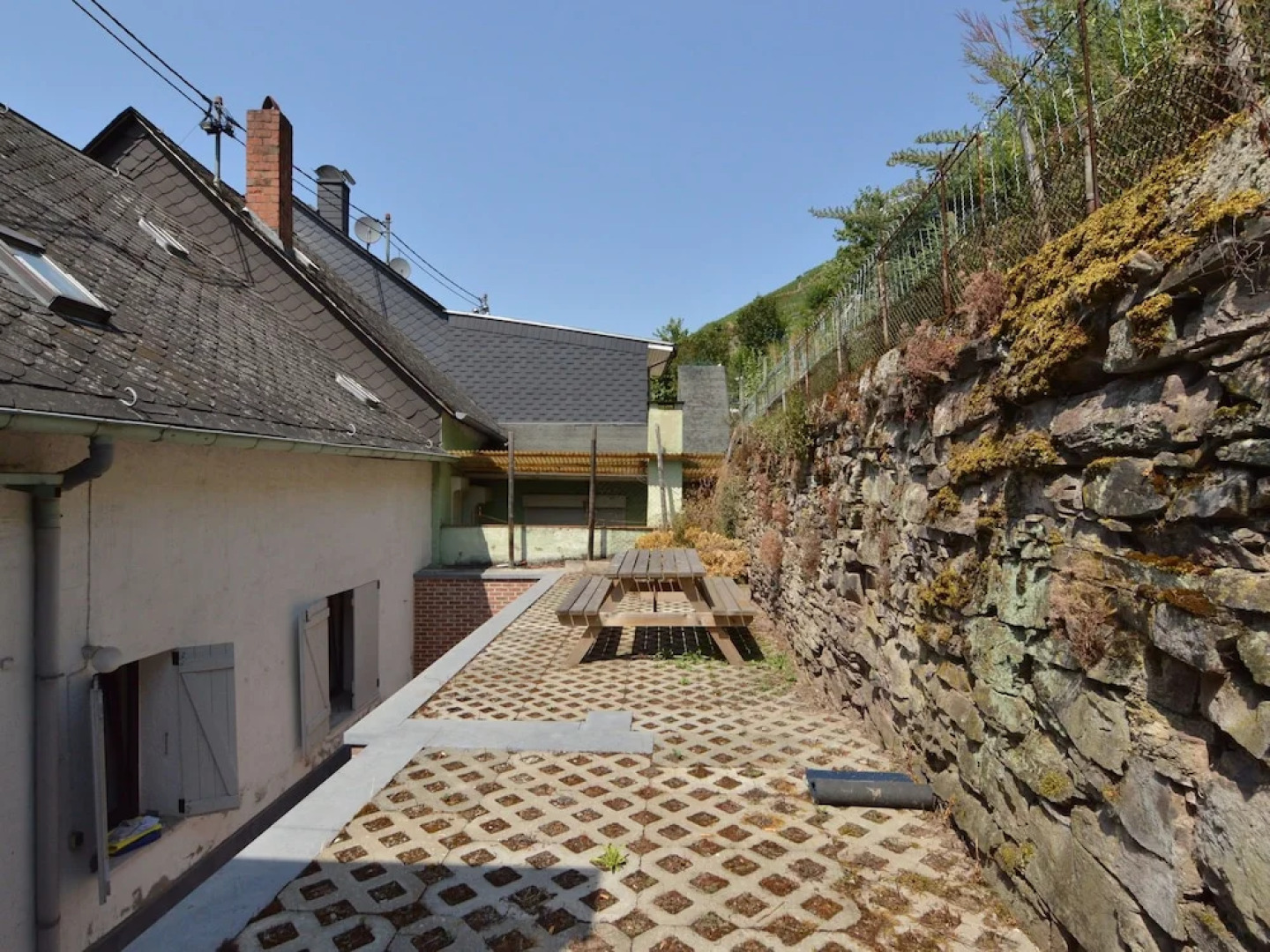 Modern and Comfortable Apartment Close to the Mosel, Shops and Restaurants