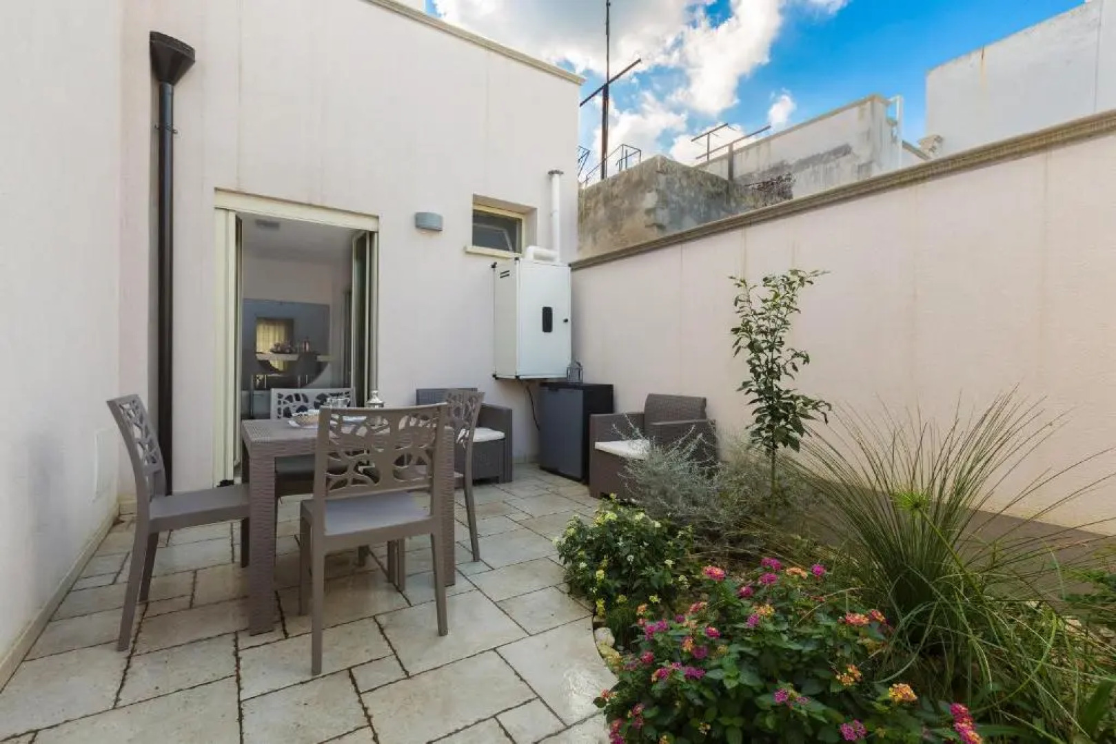 San Pancrazio Suite Apartment by BarbarHouse