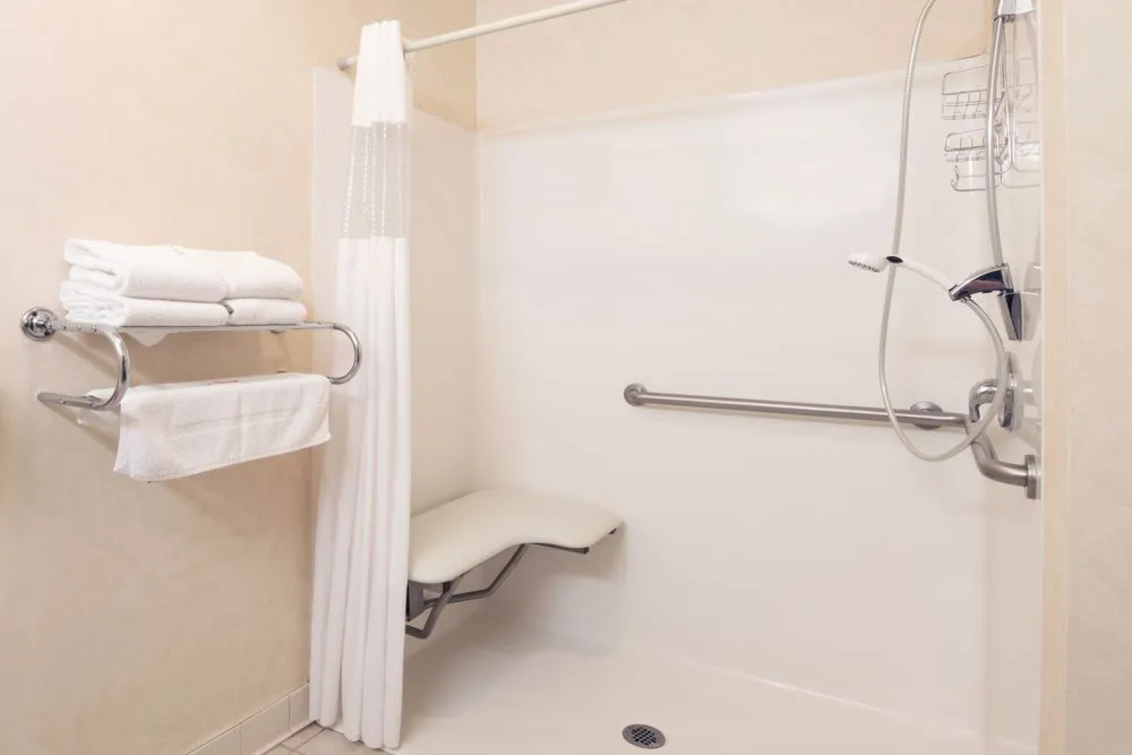 Howard Johnson Inn and Suites Oacoma
