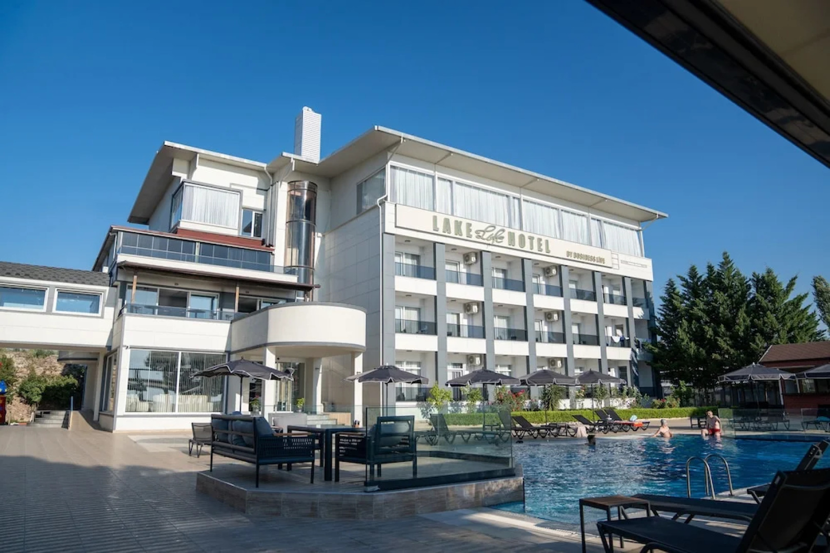 Lake Li̇fe Hotel