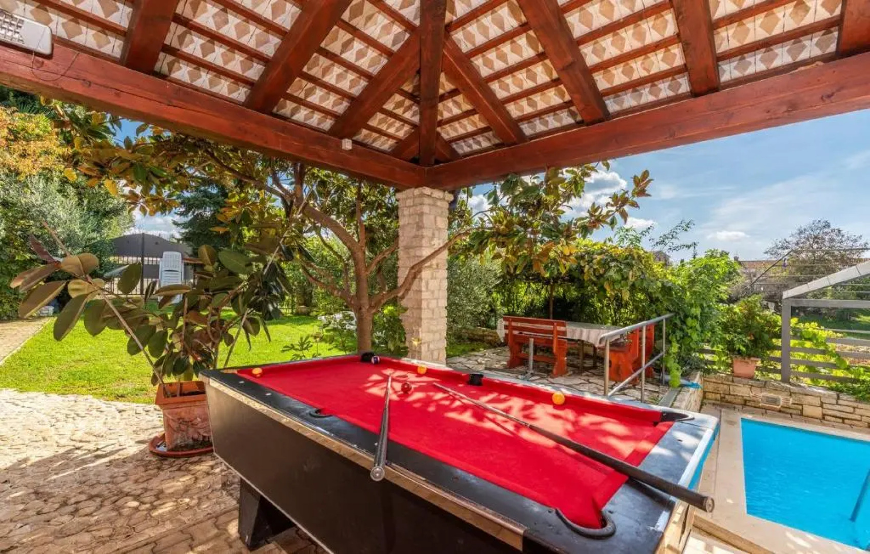 Appartment House Peresiji