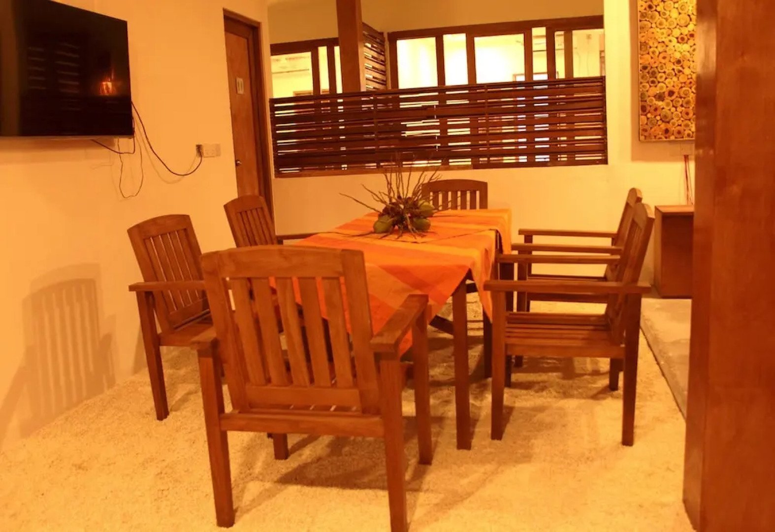 Отель Dhiffushi White Sand Beach