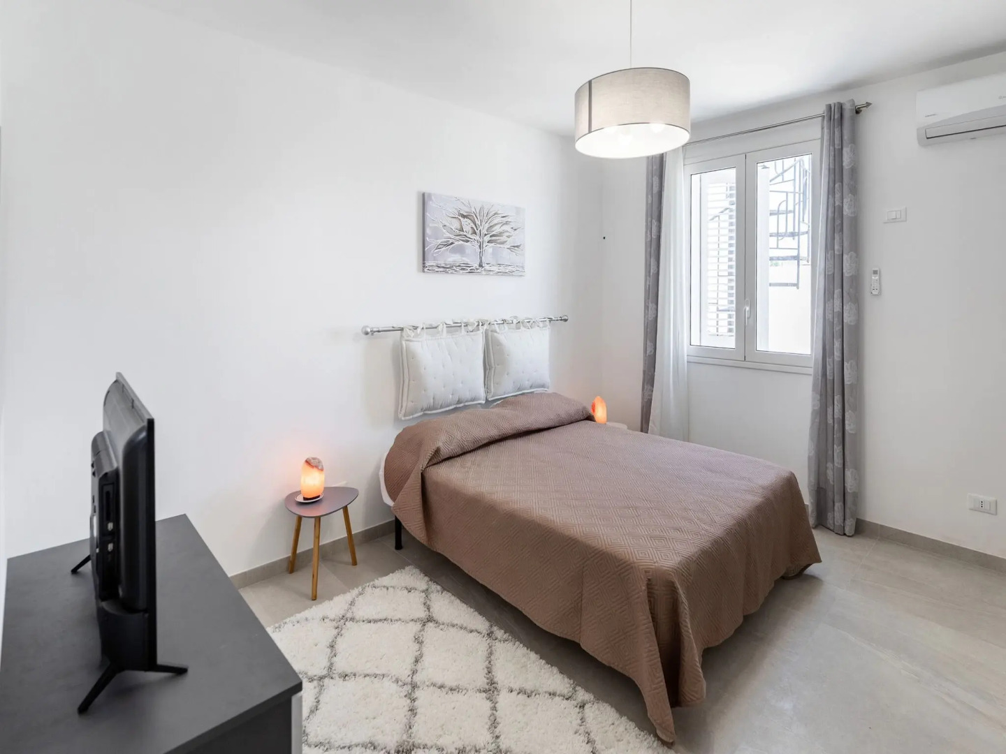 Detached villa with air conditioning