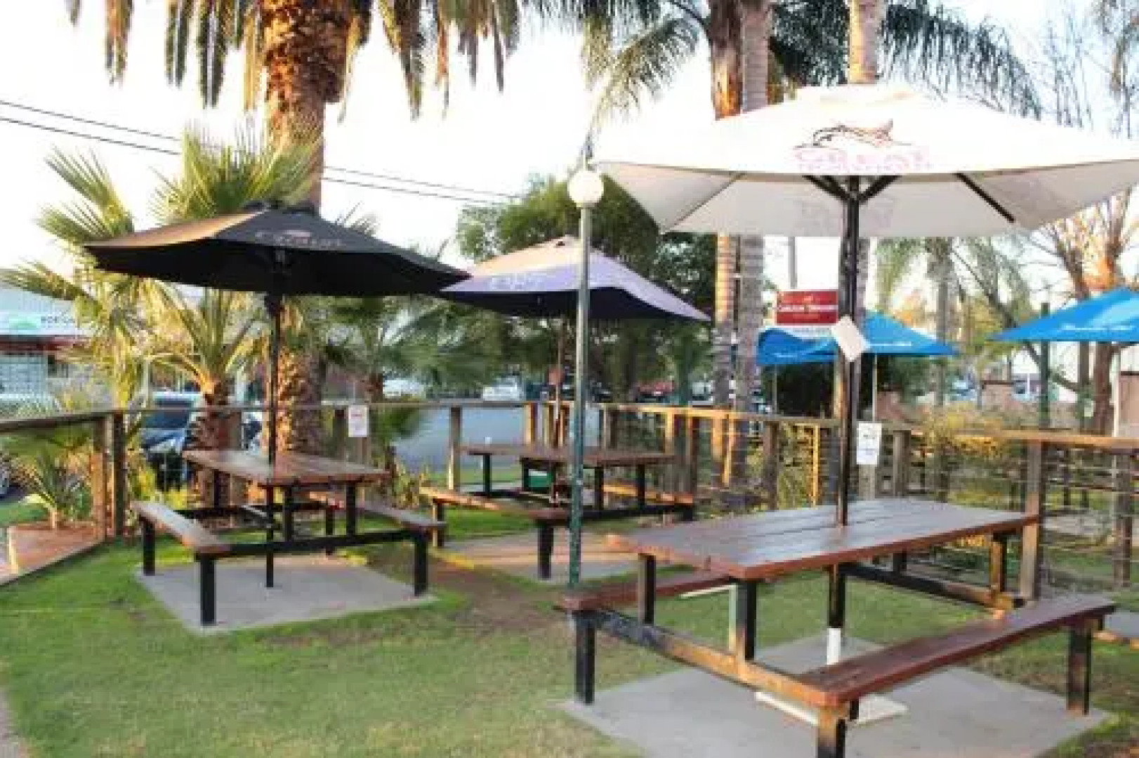 Tocumwal Hotel Motel ("The Palms")