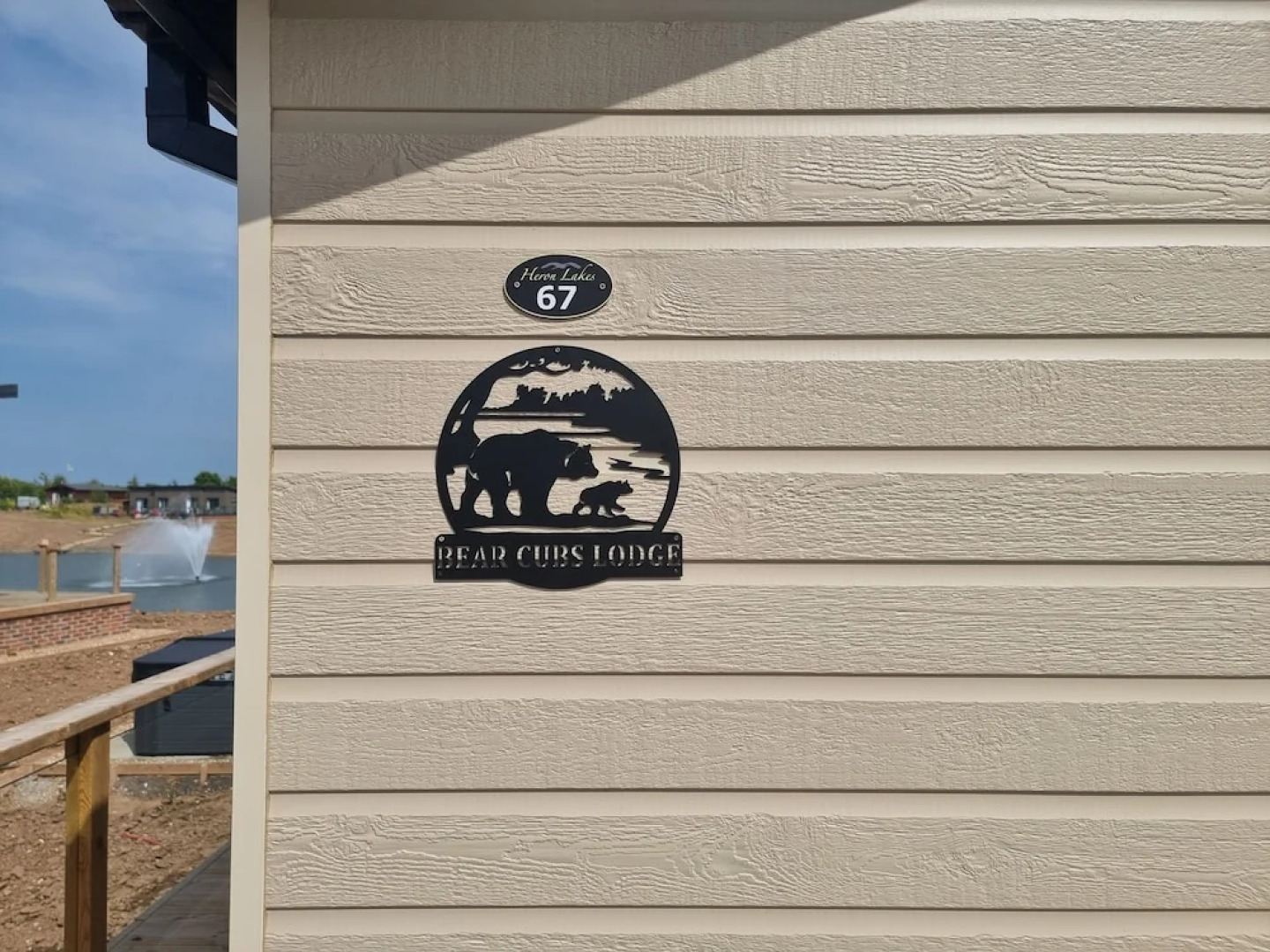 Luxury 2-bed Lodge in Routh, Hottub & Pet Friendly