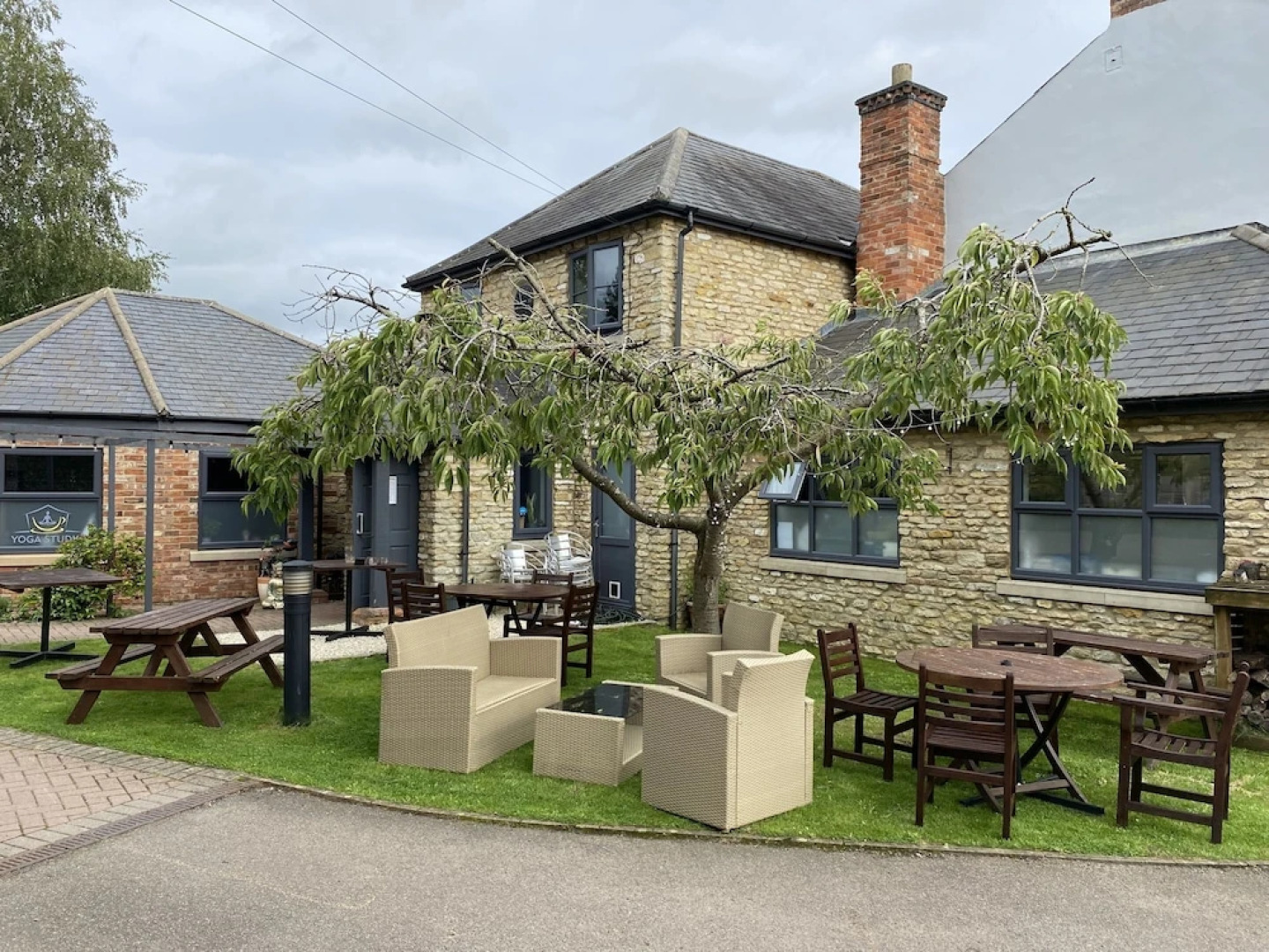 The Roade House Rooms