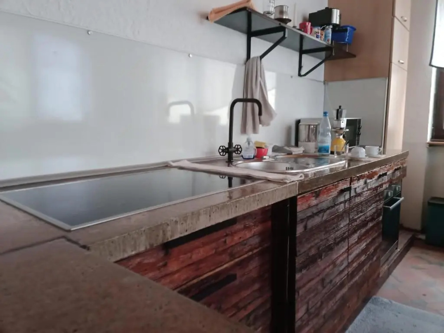 Appartementshaus. Einzelzimmer WC/Dusche, Gemeinschaftsküche, Zentral, Parkplatz kostenlos in 91639 Wolframs-Eschenbach