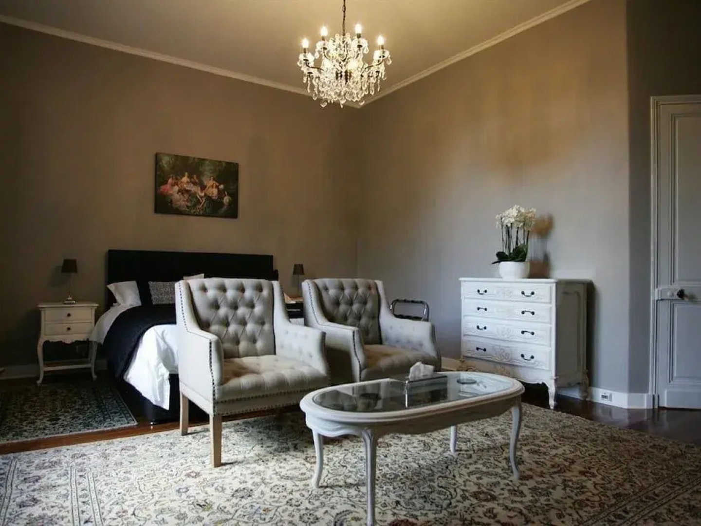 LES CHAMBRES DU CHâTEAU MONT DONEL