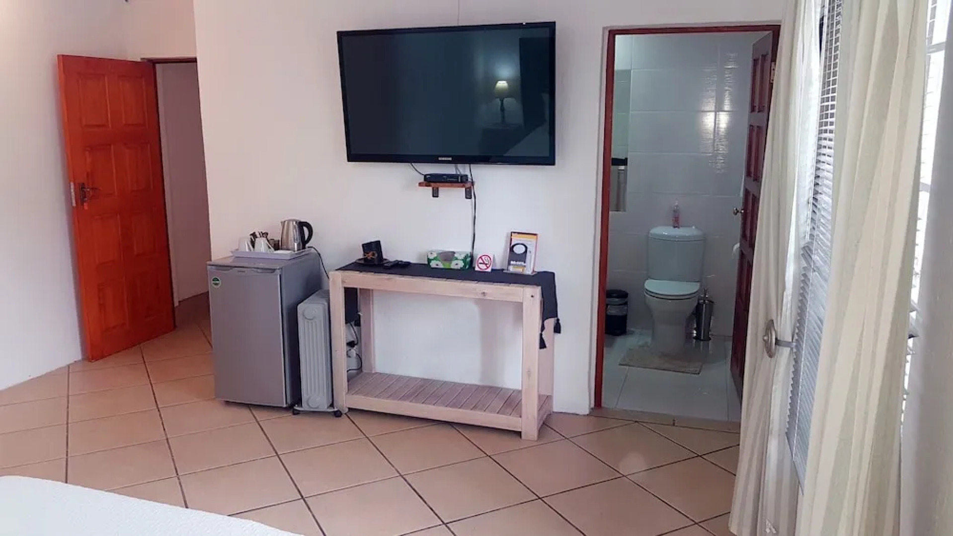 Six Valk Avenue Guest House