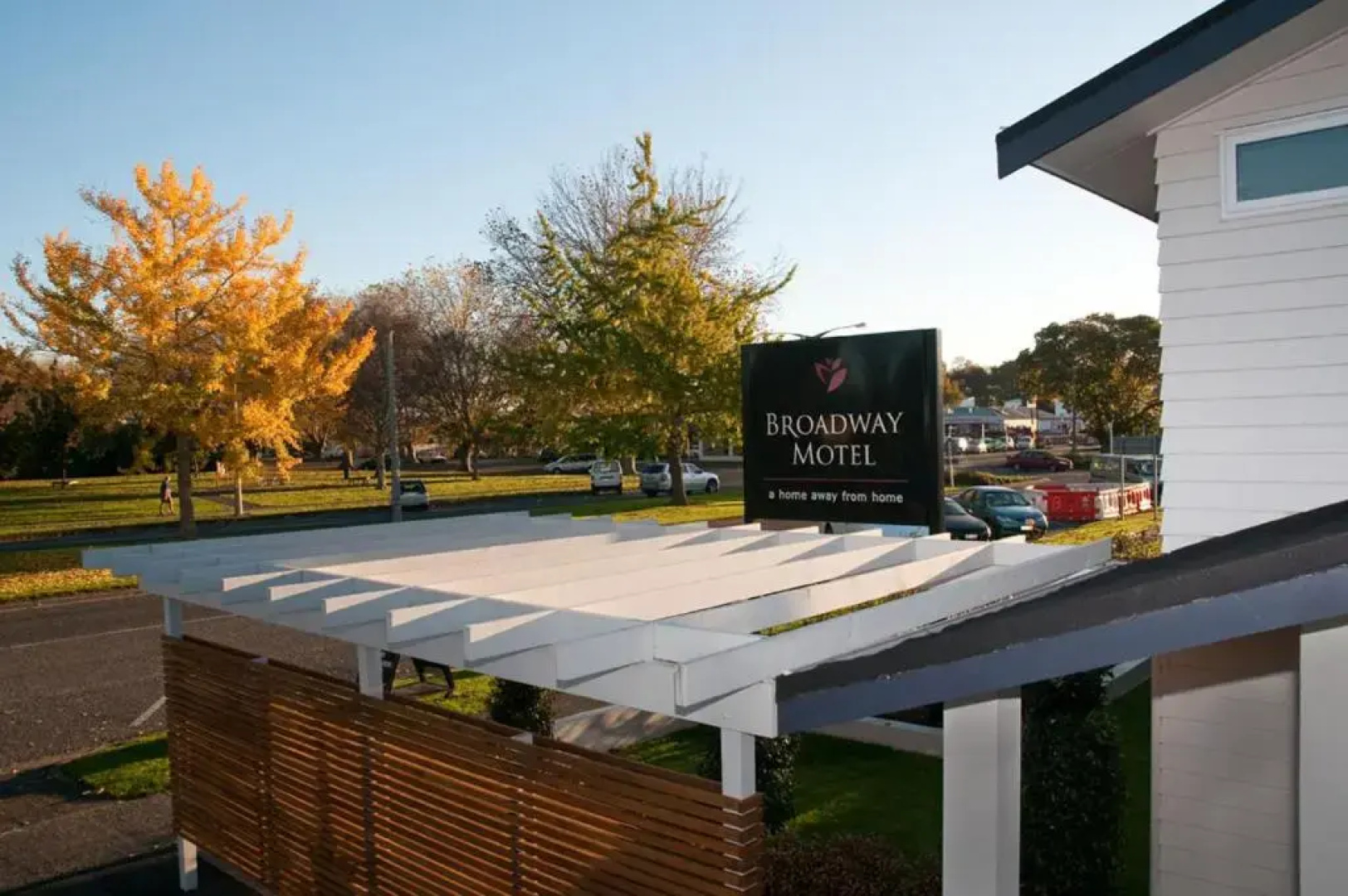 Broadway Motel & Miro Court Villas