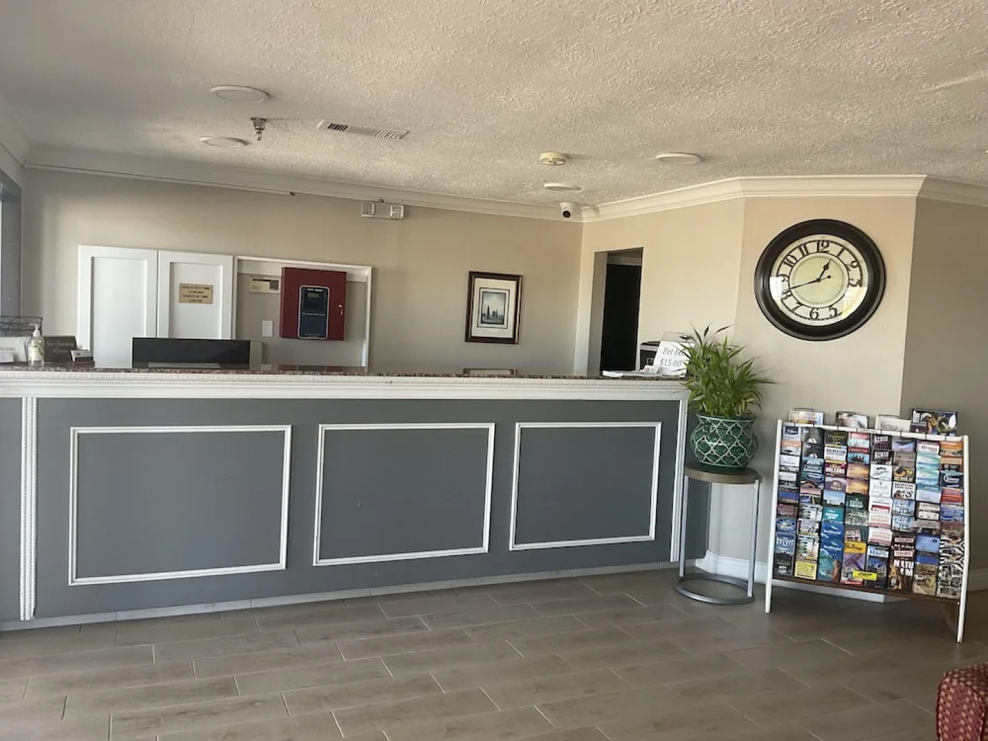 Executive Inn & Suites