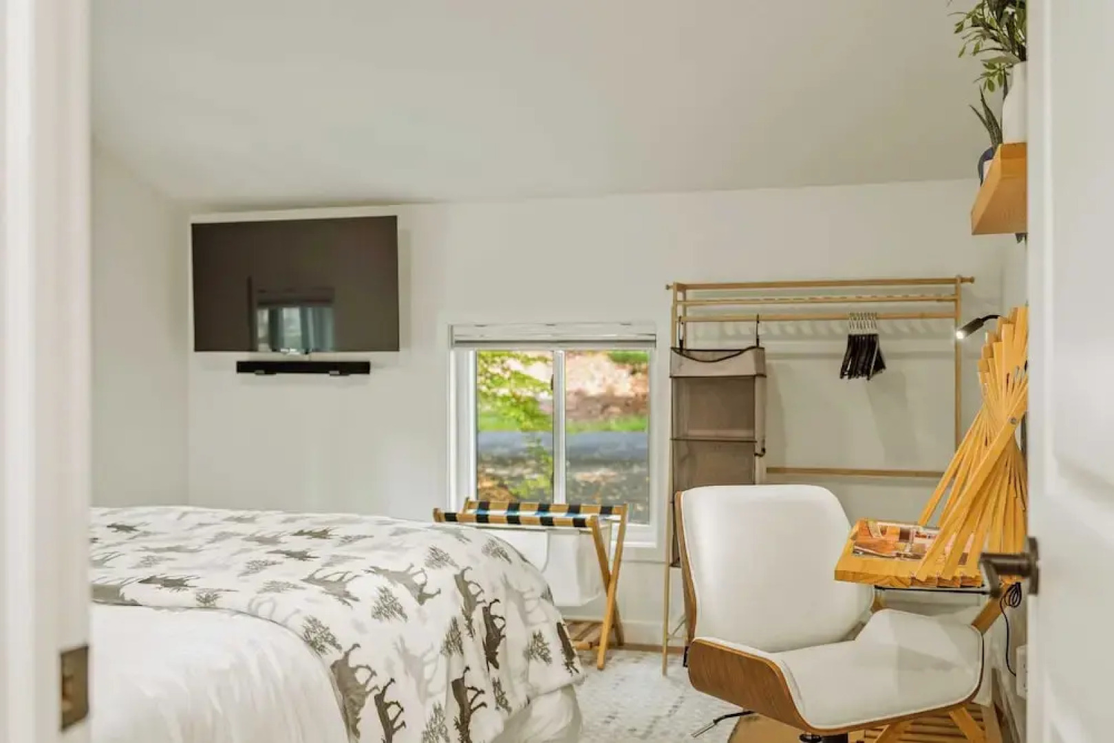 Hot Tub, Lake Access + Community Amenities Somerset Lodge by Avantstay