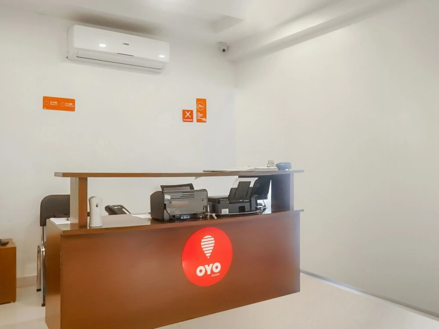 OYO 11551 Hotel Pioneer 2