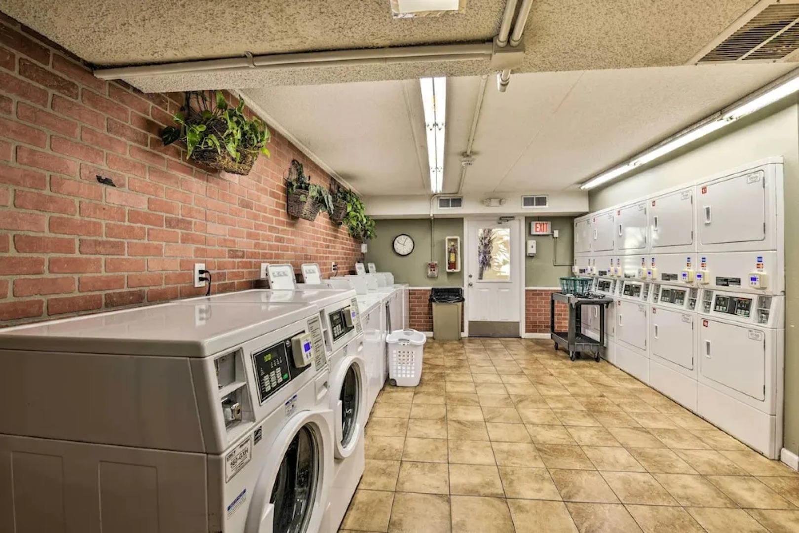 Waterfront Community w/ Perks: Mary Esther Condo