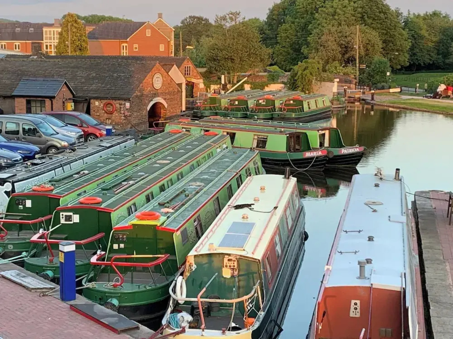 Stone - Boat - Sleeps 4 - Pet Friendly-85ws