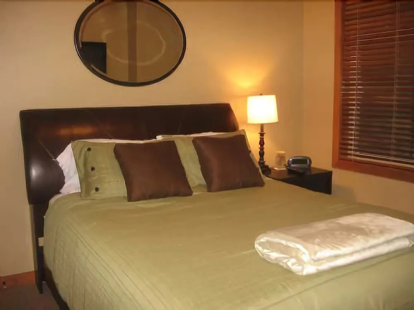 Sun Peaks Accommodation by Bear Country