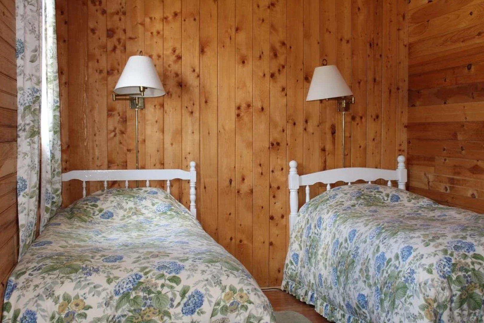 Parkside Cottages and Suites