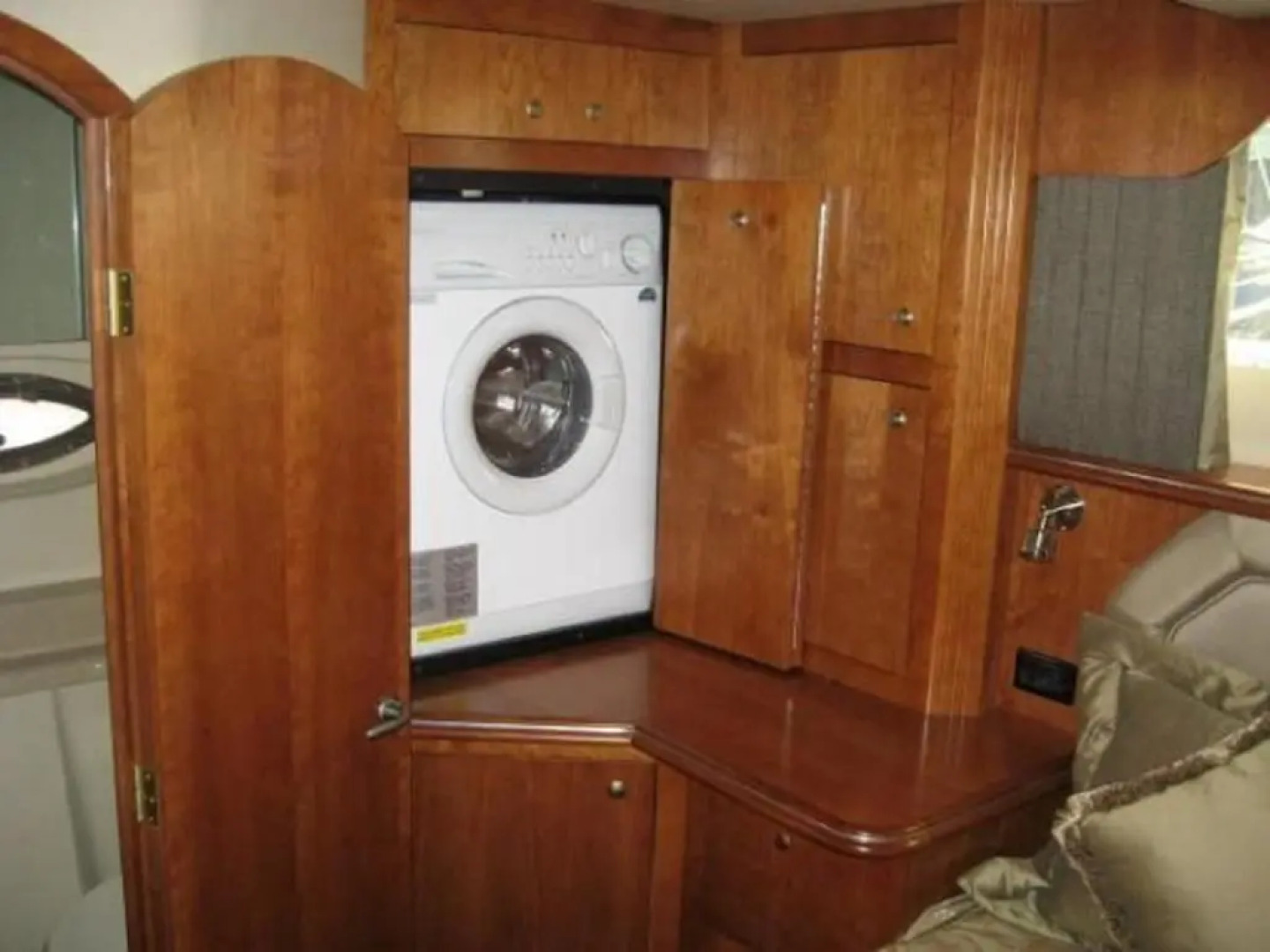 Yachta Yachta Yachta on the wata island and cruise rental