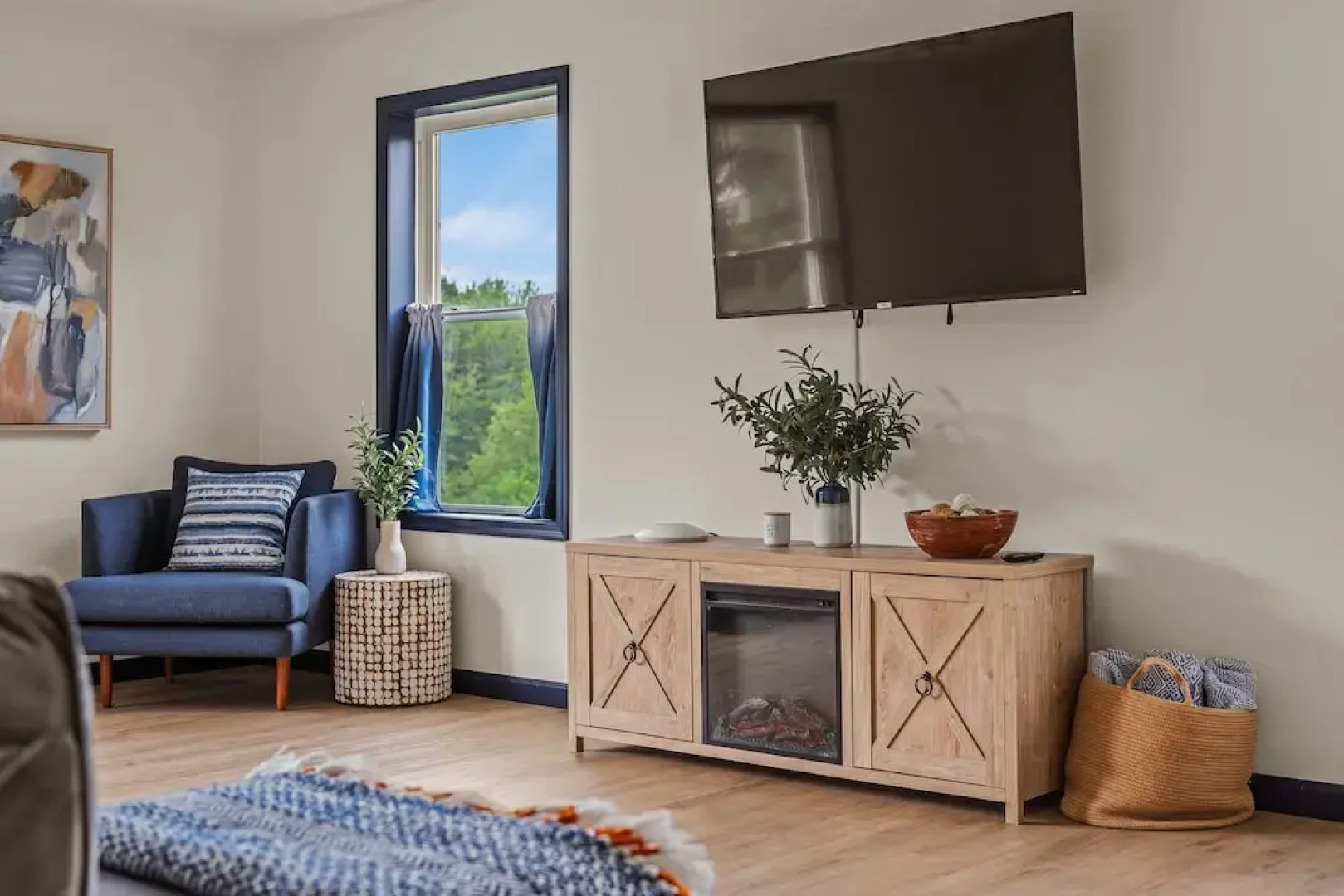 For Lake Sake by Avantstay Lakefront Hot Tub View