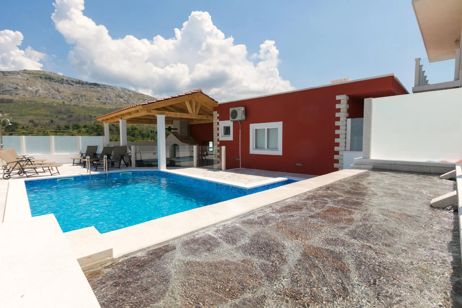 House of Oz with Private Swimming Pool