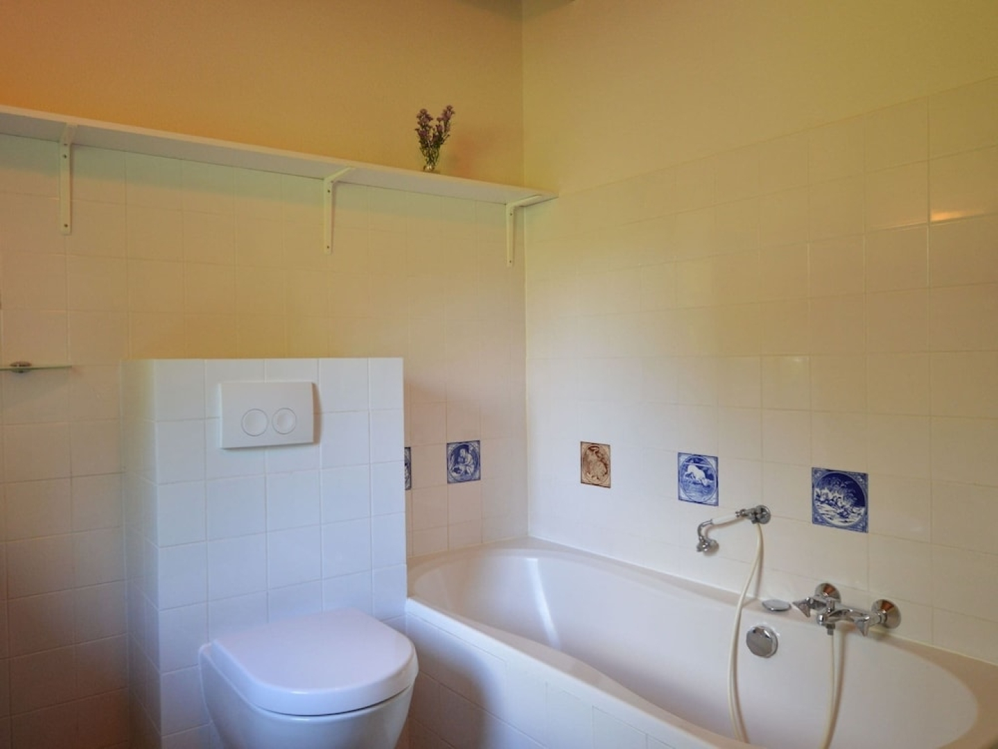 Detached house with large enclosed garden, playground equipment and covered terrace