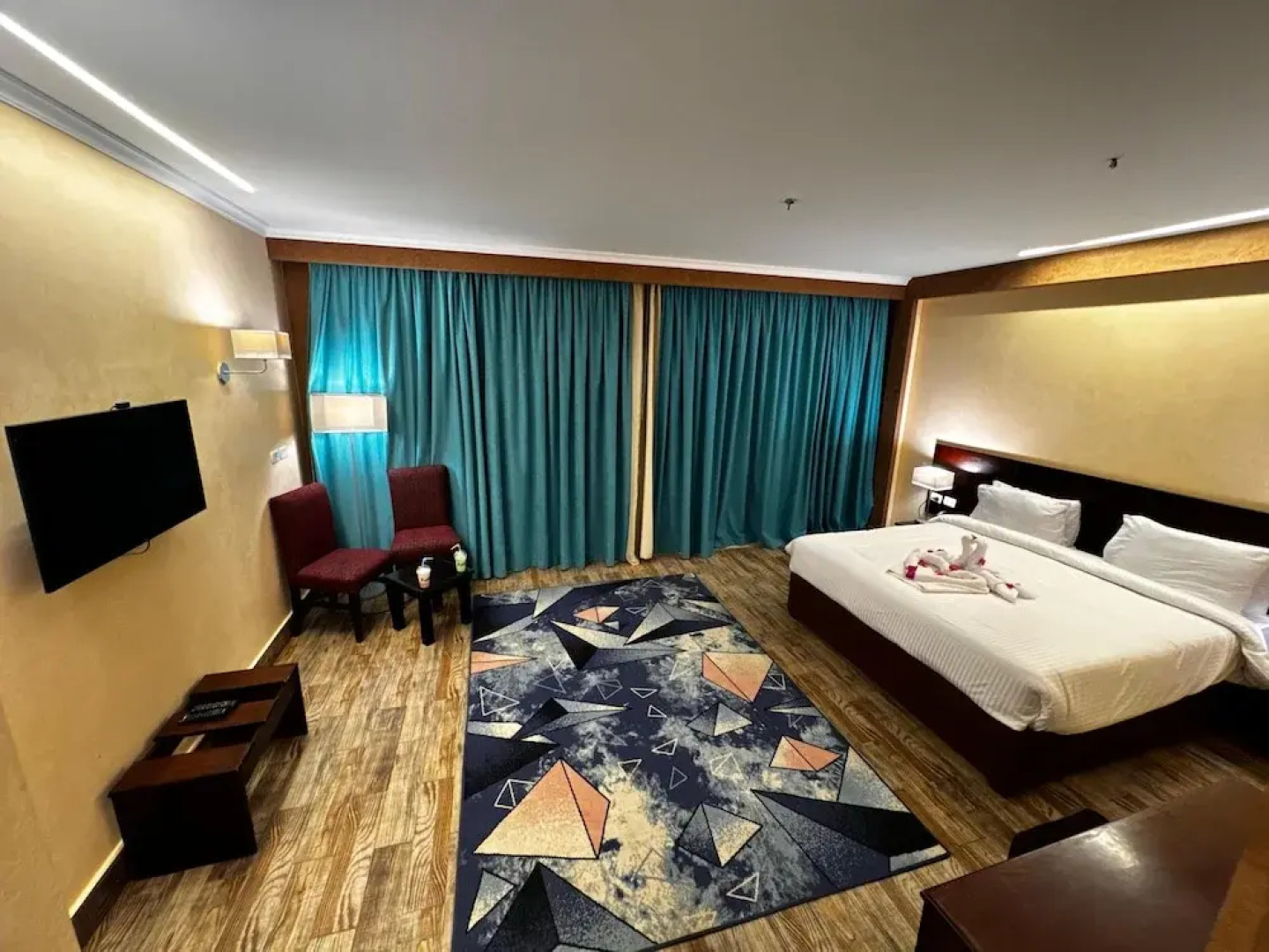 Byoot Bay Hotel & Resort