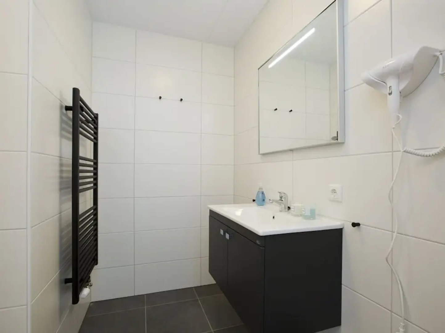 Attractive Bungalow with Covered Terrace near Veluwe