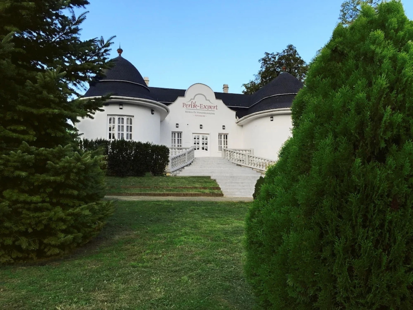 Perlik Kúria és Vendégházak