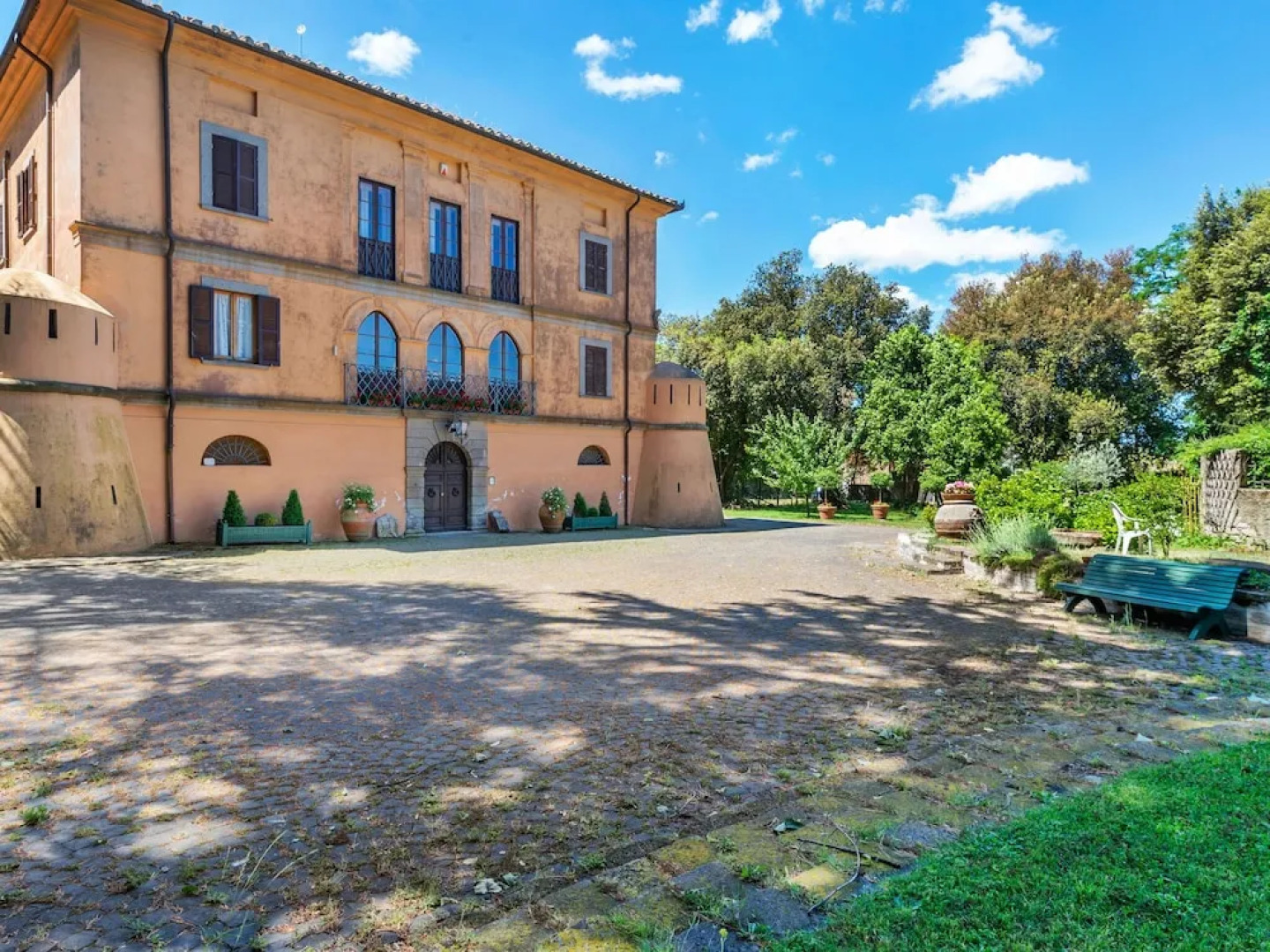Vintage Castle in Vetralla With Swimming Pool