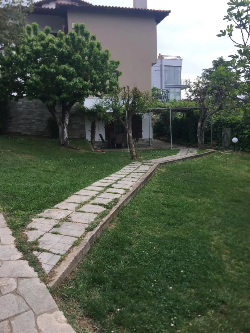 Traditional Apartment part of a Detached Villa on a luxurious Hill of Thessaloniki PANORAMA with a private garden with trees ,also available for Family and other gatherings and Kid's parties - under 13 , for less than 20 people alltogether
