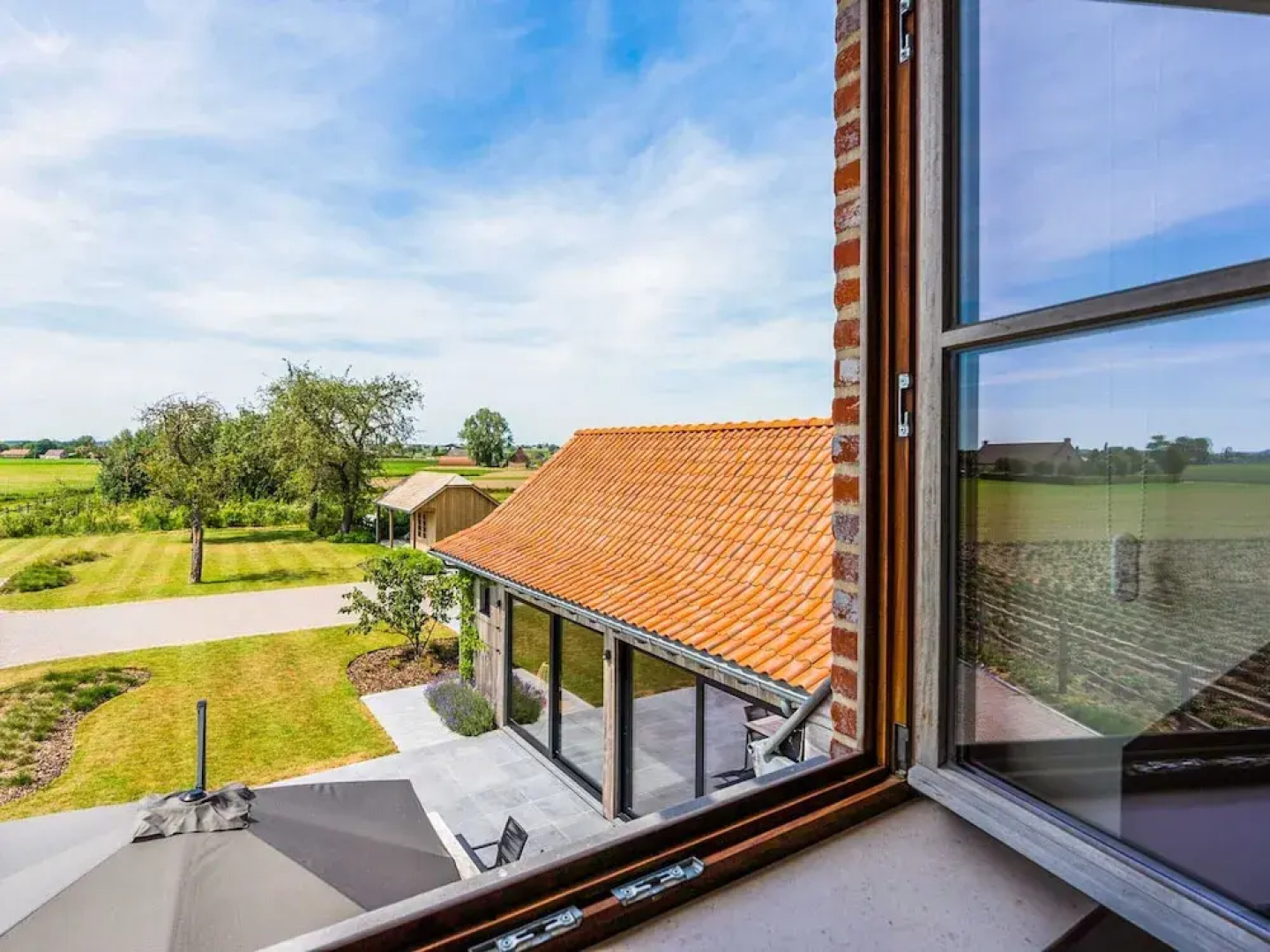 Chic Villa in Comines-warneton With Garden