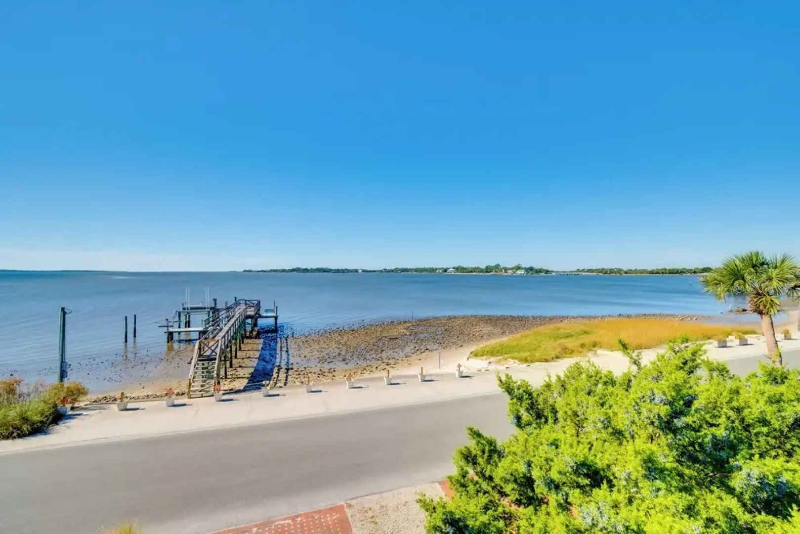 Oceanfront Oasis in Cedar Key w/ 2 Balconies!