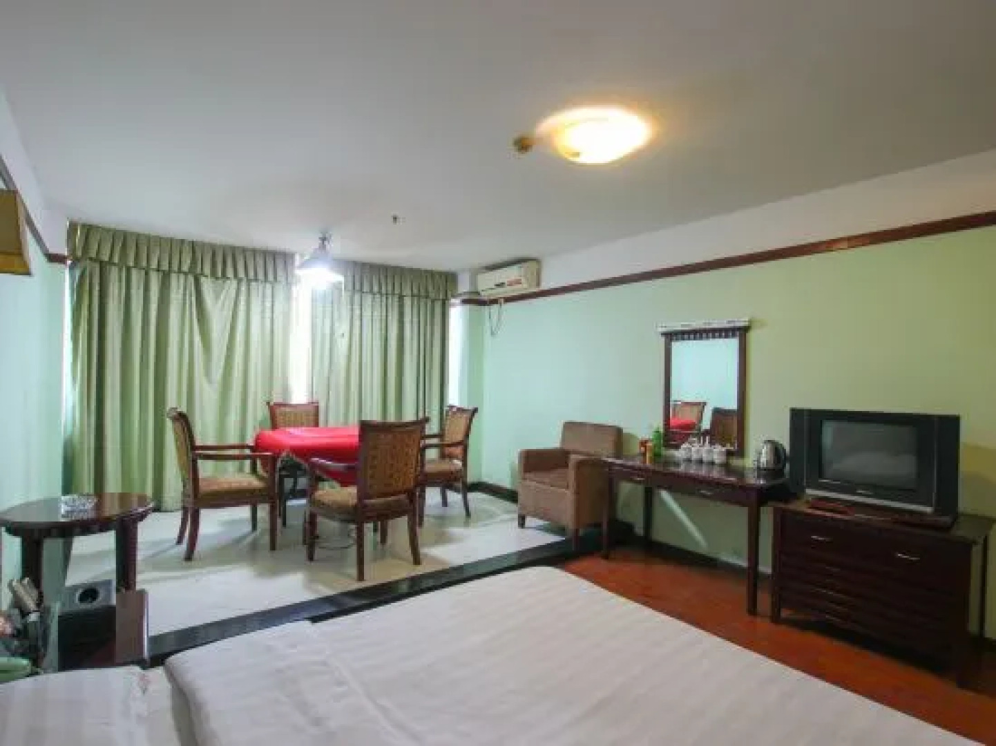 Xingji Business Hotel West Sun Wen Road Pedestrian Street