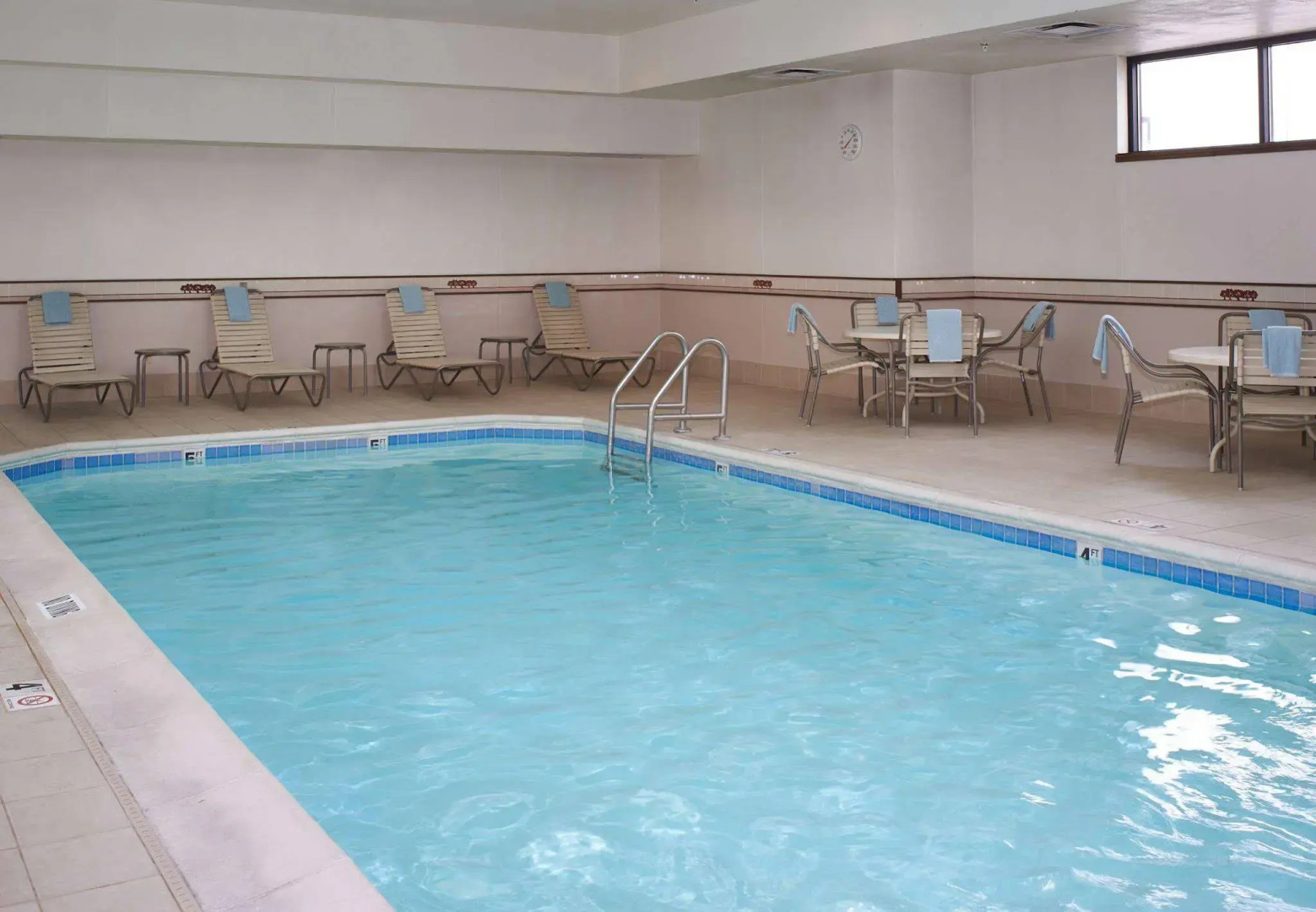 Courtyard by Marriott St Louis Westport Plaza