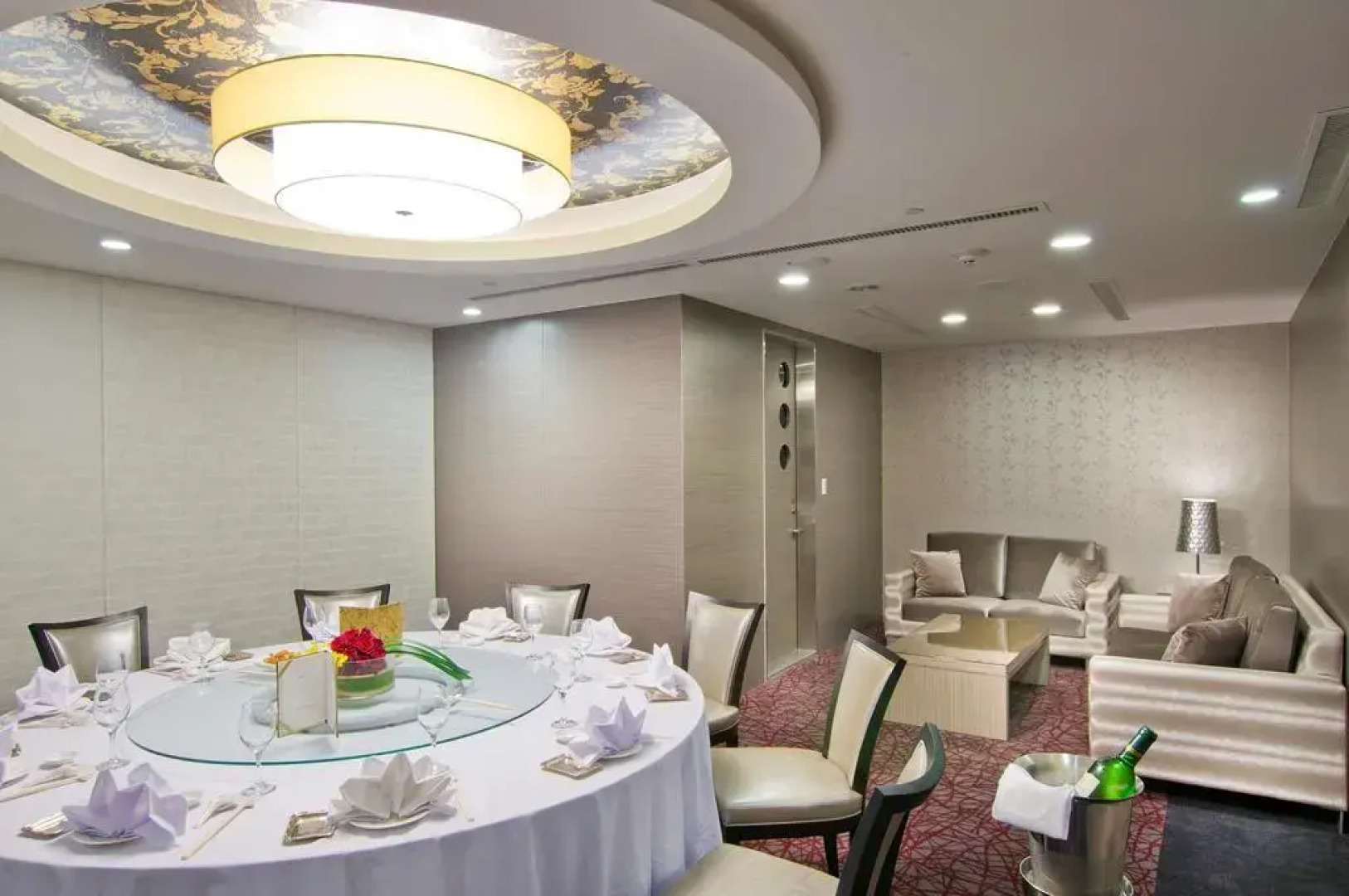 CHECK inn Select Taichung Dadun