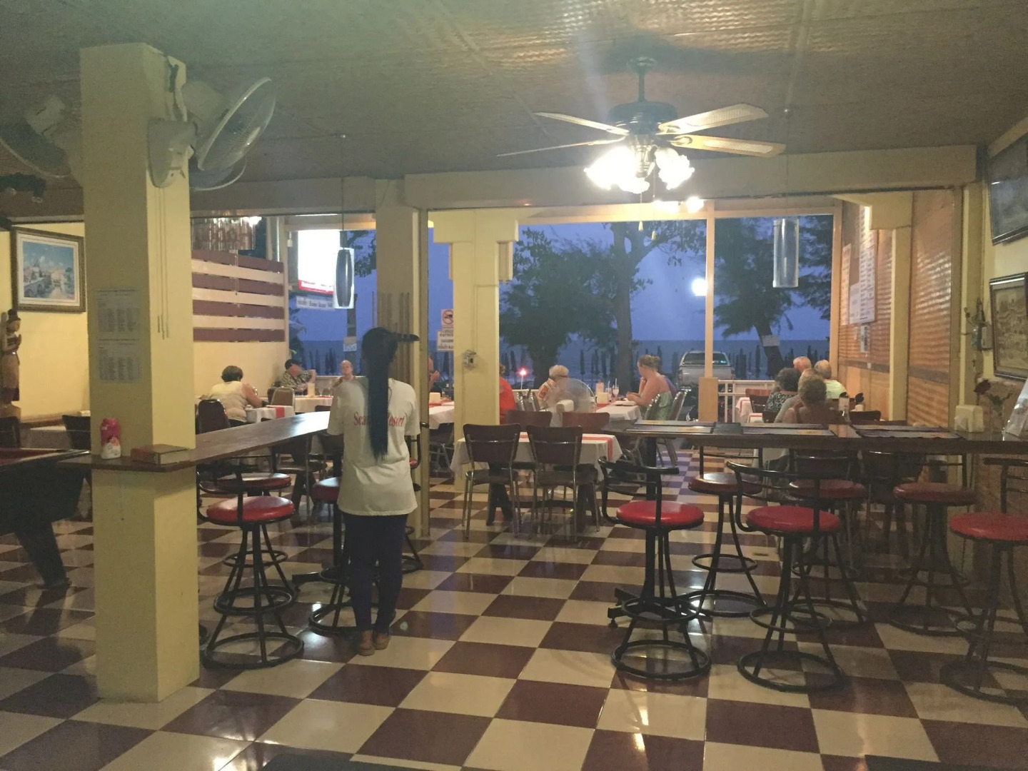 Beachfront Hotel Cha Am