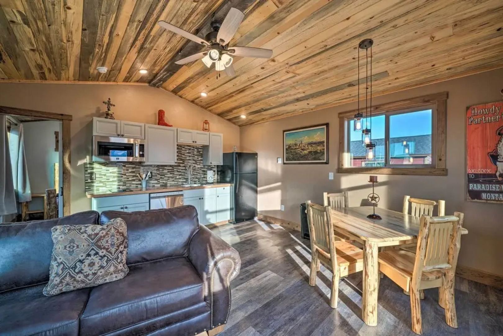 Couples Retreat 1-hour Drive From Yellowstone NP!