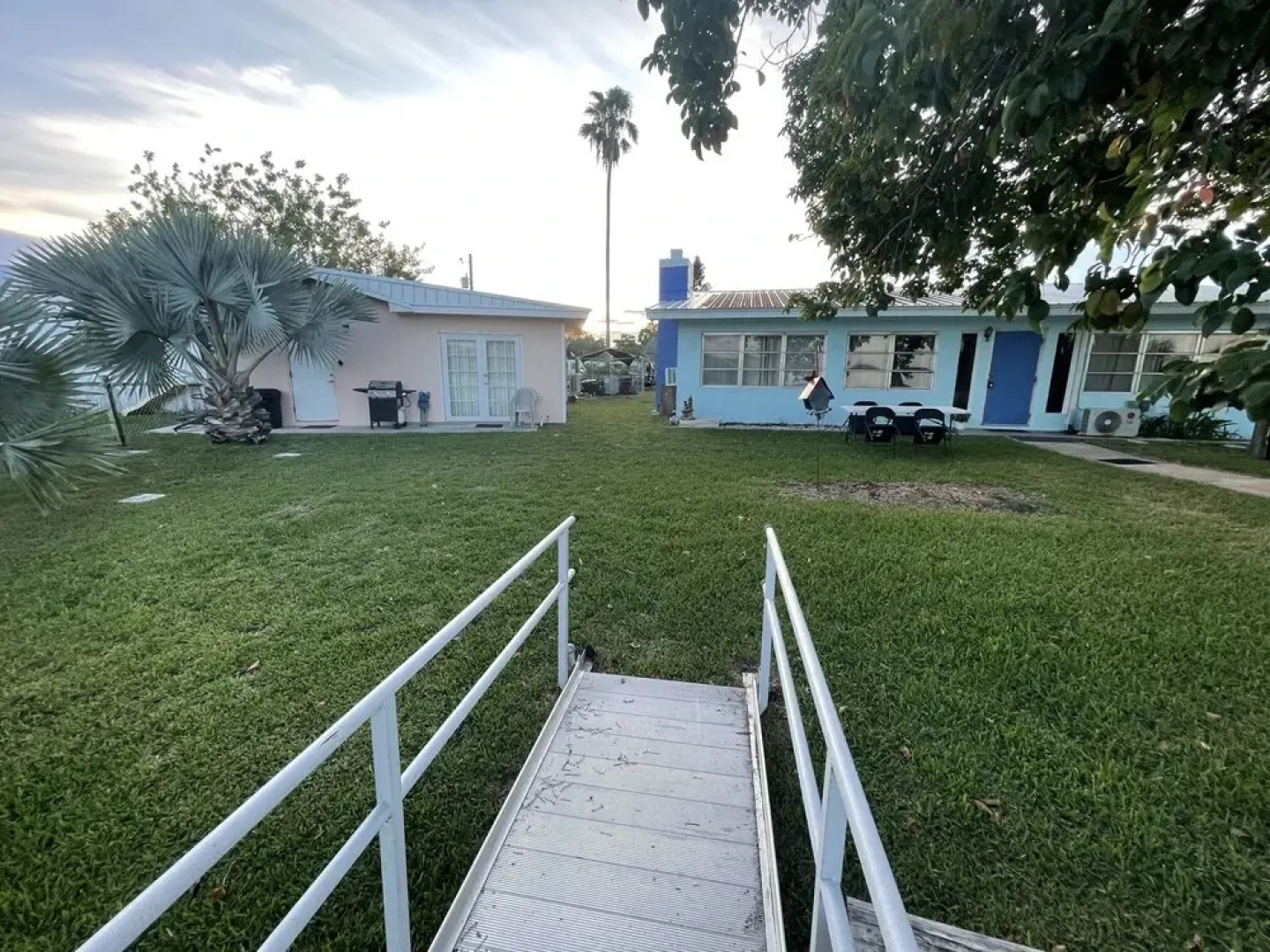 Rim Canal 'yellow House' With Canal Views & Boat Dock 1 Bedroom Cottage by RedAwning