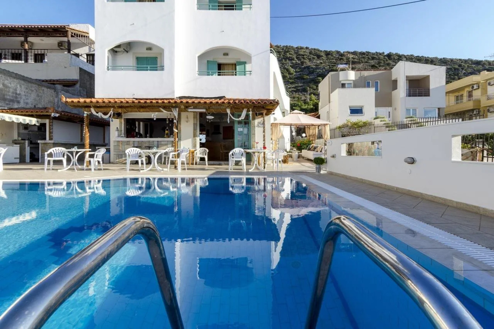 Aglaia Apartments & Studios