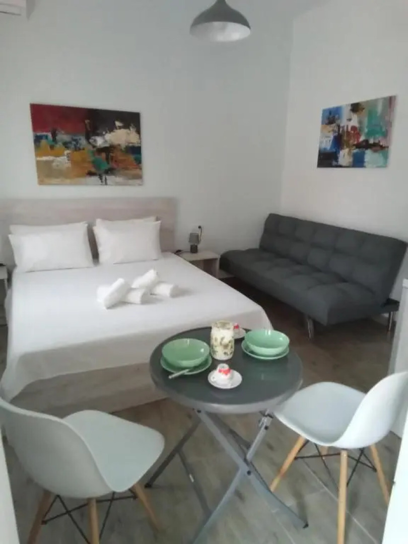 Thomas House near the beach