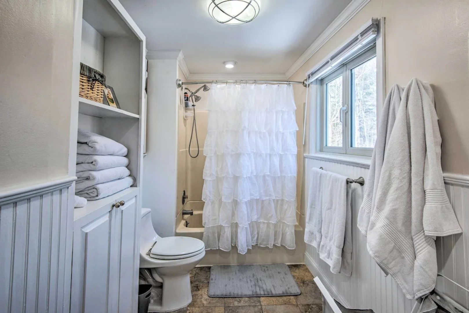 Pet-friendly Gilford Home by Gunstock Ski Mountain