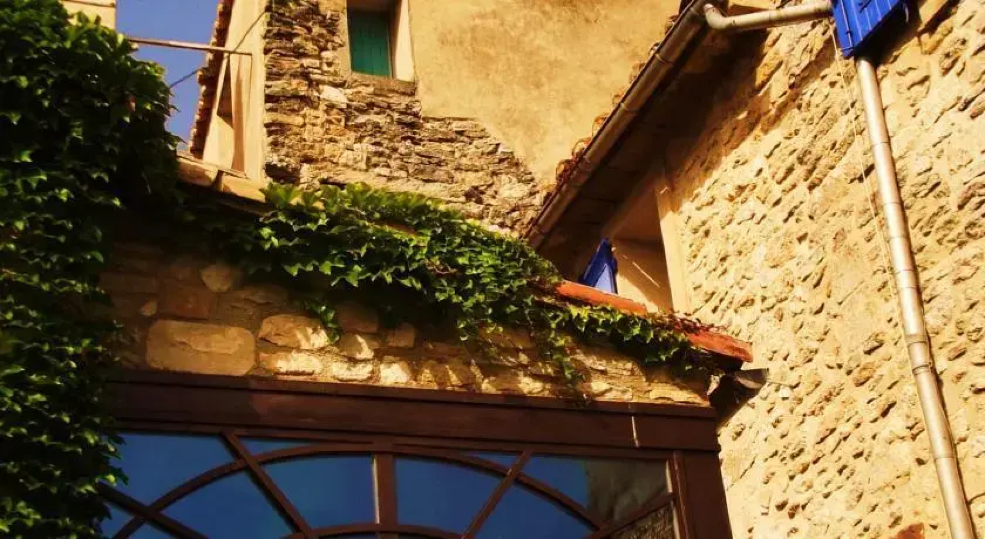 La Maison aux Volets Bleus