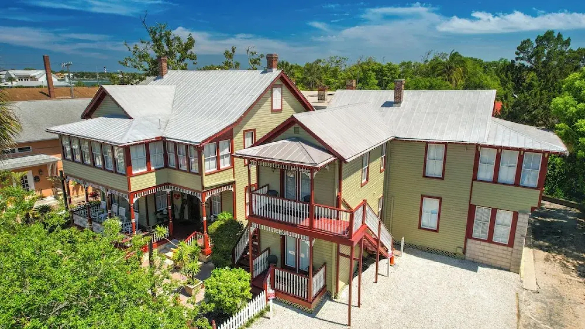 Victorian House Bed & Breakfast